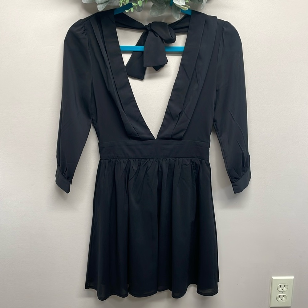 NWOT Tobi Open Back Tie Neck Plunging V-Neck 3/4 Sleeve Black Mini Dress S